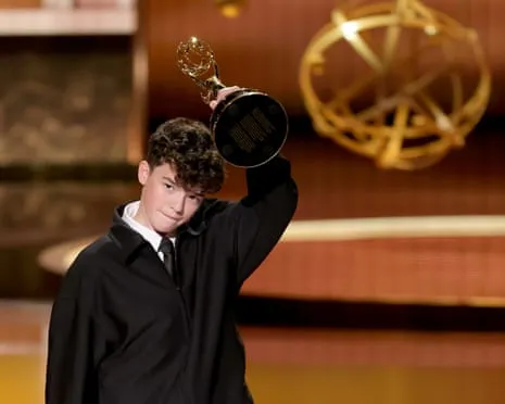 The Hit Series Sweeps on Awards Night, Emphasizing Grassroots Theater Education